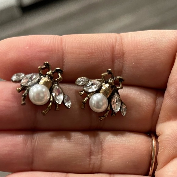 Elegant Gold and Pearl Bee Earrings - Picture 3 of 3